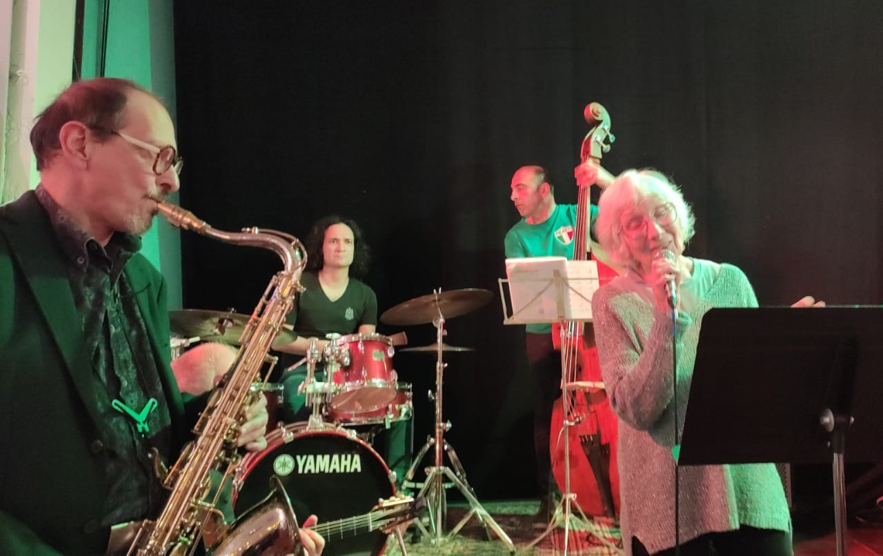 Didier Christophe au t�nor, en jam avec Monique au chant