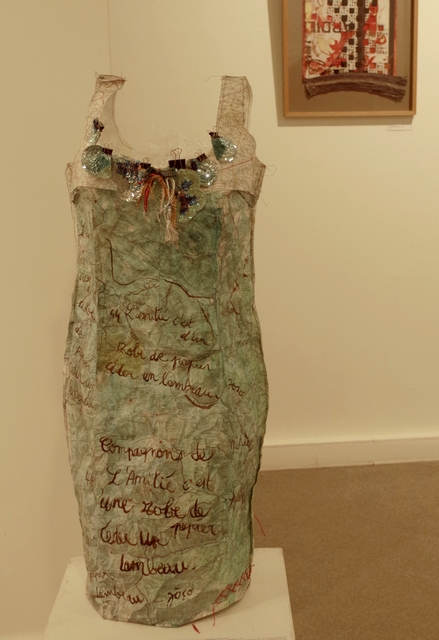 Robe de p�pier, paillettes, 2024