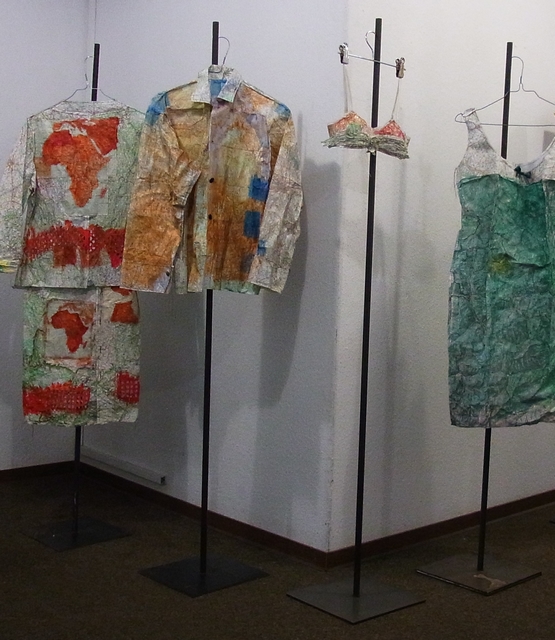 V�tement de papier expos�s chez EBBA Kaynak